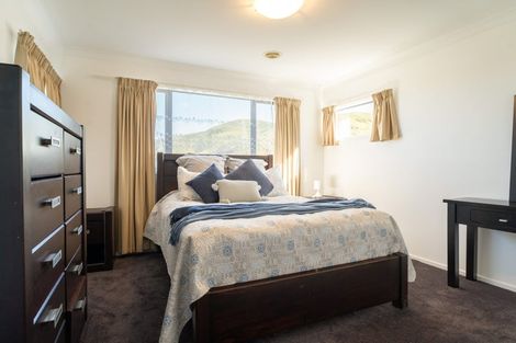 Photo of property in 4 Gifford Grove, Churton Park, Wellington, 6037