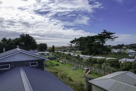 Photo of property in 129 Park Avenue, Waitarere Beach, Levin, 5510