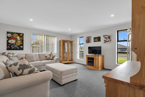 Photo of property in 63 Darlington Street, Ngatea, 3503