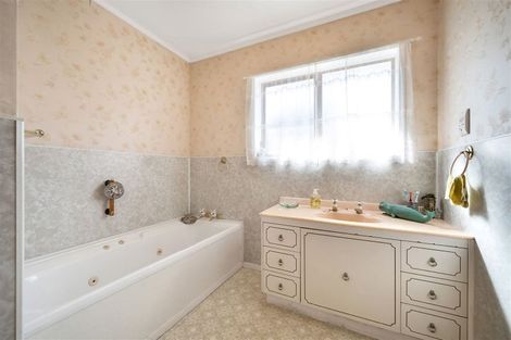 Photo of property in 178a Edmonton Road, Te Atatu South, Auckland, 0610