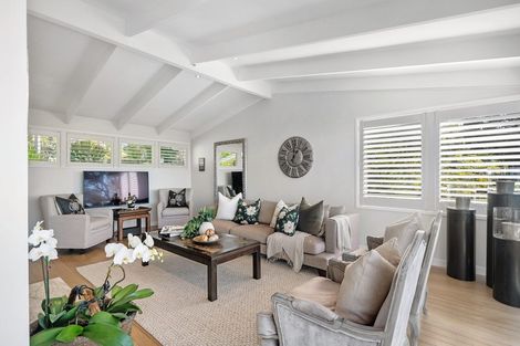 Photo of property in 32 Seaview Avenue, Northcote, Auckland, 0627