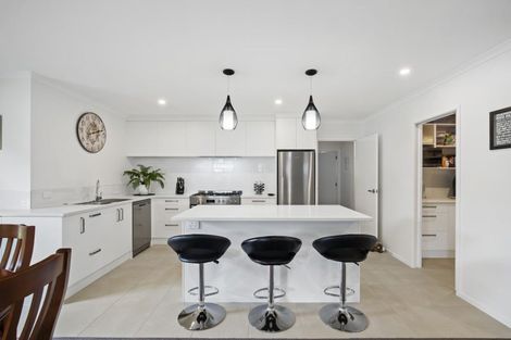 Photo of property in 130 Lisle Farm Drive, Pukekohe, 2120