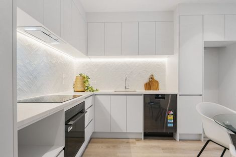 Photo of property in 43 Oteha Valley Road, Northcross, Auckland, 0632