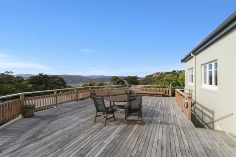 Photo of property in 132 Miromiro Road, Normandale, Lower Hutt, 5010
