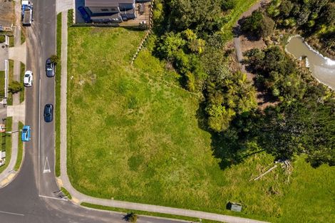 Photo of property in 1 Kaimai Avenue, Massey, 0614