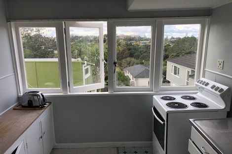 Photo of property in 51 Onewa Road, Northcote, Auckland, 0627
