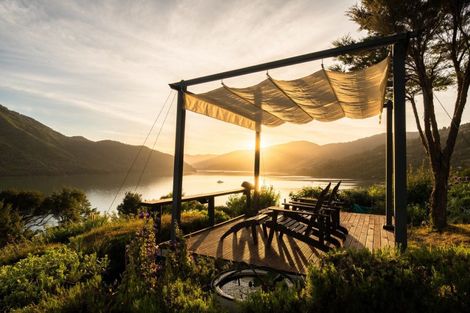 Photo of property in 579 Queen Charlotte Drive, Havelock, 7281