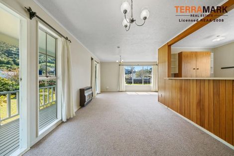 Photo of property in 54 Hartford Crescent, Totara Park, Upper Hutt, 5018