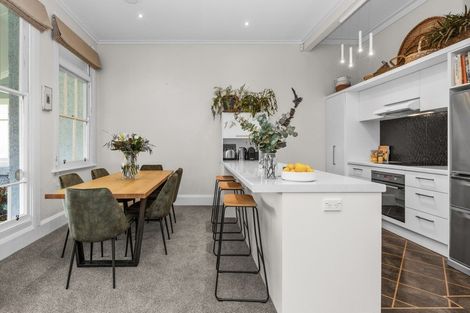 Photo of property in 5 Finnis Lane, Hospital Hill, Napier, 4110