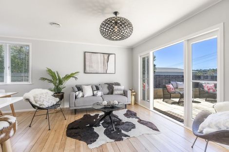 Photo of property in 48 Longburn Road, Henderson, Auckland, 0610