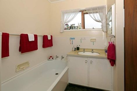 Photo of property in 5 Rathgar Road, Henderson, Auckland, 0610