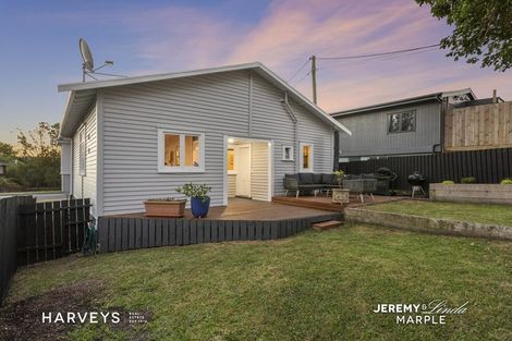 Photo of property in 1/112a View Road, Sunnyvale, Auckland, 0612