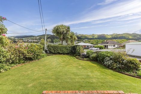 Photo of property in 20 Handyside Street, Tawa, Wellington, 5028