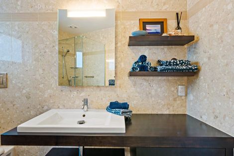 Photo of property in 33 Chelverton Terrace, Red Beach, 0932