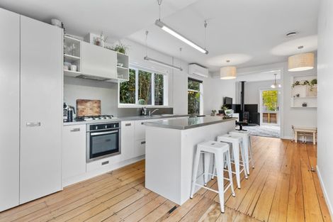 Photo of property in 13 Bracken Street, New Plymouth, 4310