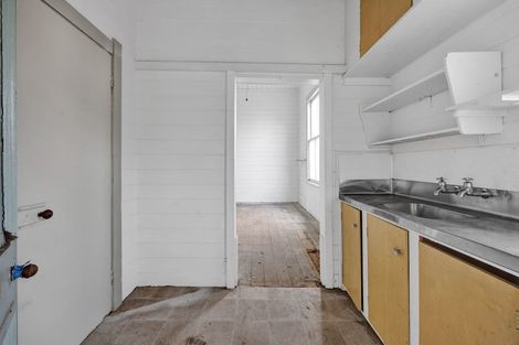 Photo of property in 15 Cornwall Street, Eltham, 4322