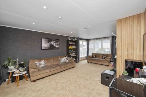 Photo of property in 28 Grenville Street, Marfell, New Plymouth, 4310