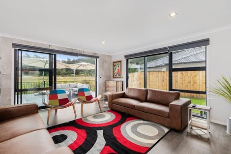 Photo of property in 8 Te Roera Place, Riverhead, 0820