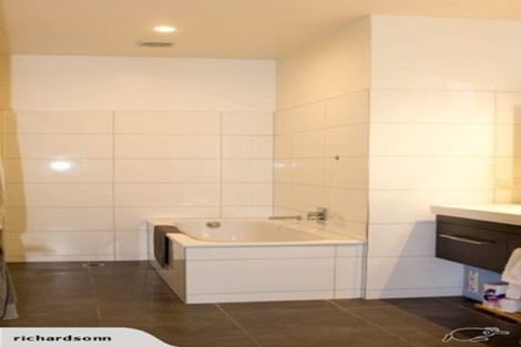 Photo of property in 4/25 Home Street, Mount Victoria, Wellington, 6011