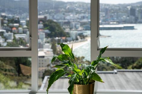 Photo of property in 50 The Crescent, Roseneath, Wellington, 6011