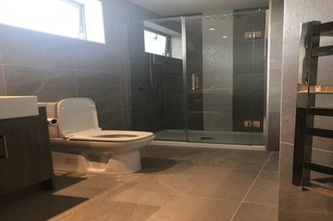 Photo of property in 9 Trotting Terrace, Fairview Heights, Auckland, 0632