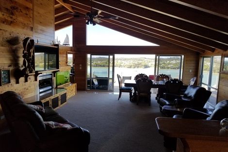 Photo of property in 18 Sir George Back Street, Opua, 0200