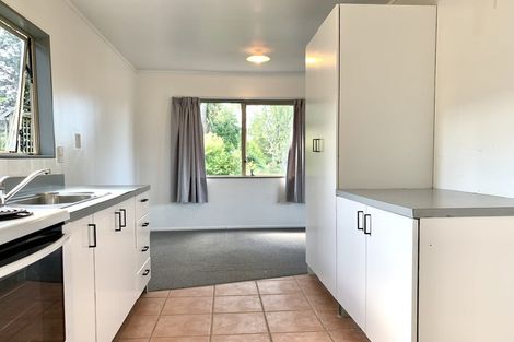 Photo of property in 2/87 Fairclough Road, Beach Haven, Auckland, 0626