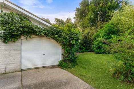 Photo of property in 2/220 East Coast Road, Forrest Hill, Auckland, 0620