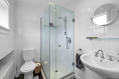 Photo of property in 15 Holsworthy Road, Lower Vogeltown, New Plymouth, 4310