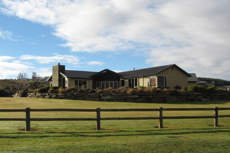 Photo of property in 261 Beacon Point Road, Wanaka, 9305