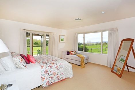 Photo of property in 33 Walters Road, Karaka, Papakura, 2580