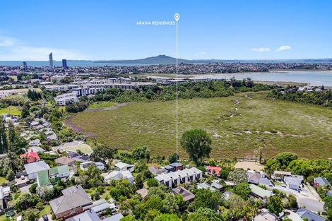 Photo of property in 21d Arahia Street, Northcote, Auckland, 0627