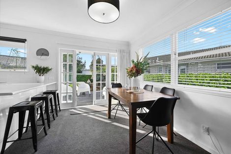 Photo of property in 37 Braid Road, St Andrews, Hamilton, 3200