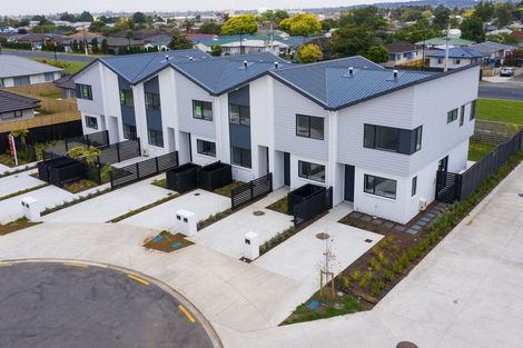 Photo of property in 28a Biplane Street, Takanini, 2112