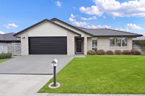 Photo of property in 41 Plescher Crescent, Leamington, Cambridge, 3432