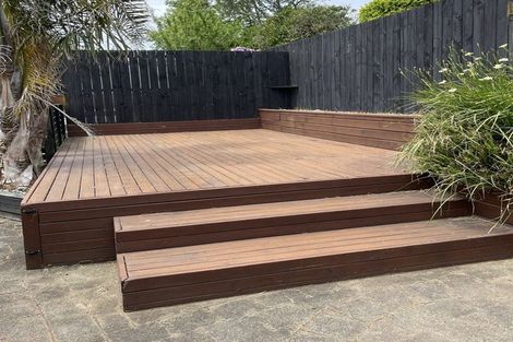 Photo of property in 72 Gossamer Drive, Pakuranga Heights, Auckland, 2010