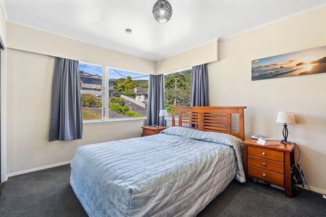 Photo of property in 38 Larsen Crescent, Tawa, Wellington, 5028