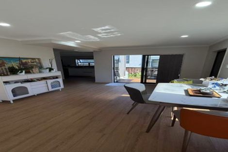 Photo of property in 89a Cascades Road, Pakuranga Heights, Auckland, 2010