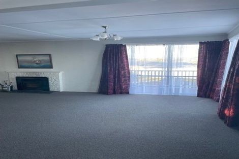 Photo of property in 39 Cotswold Crescent, Newlands, Wellington, 6037