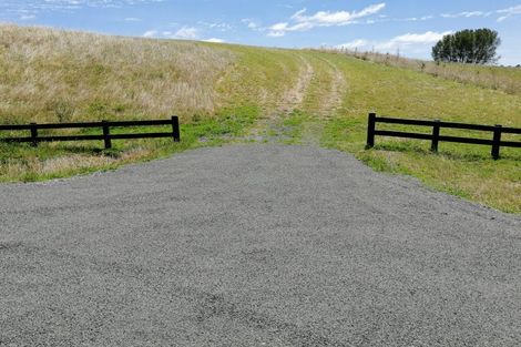 Photo of property in 10 Olsen Place, Kinloch, 3385