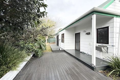 Photo of property in 2/3 Aorangi Place, Birkenhead, Auckland, 0626