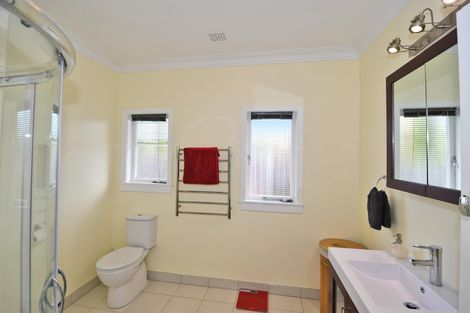 Photo of property in 12 Totara Road, Te Atatu Peninsula, Auckland, 0610