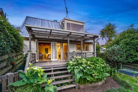 Photo of property in 1/143 Balmain Road, Birkenhead, Auckland, 0626