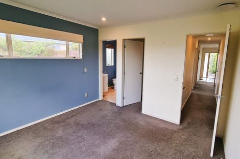 Photo of property in 9 James Nairn Grove, Riverstone Terraces, Upper Hutt, 5018