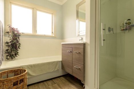 Photo of property in 68 Muir Avenue, Mangere Bridge, Auckland, 2022