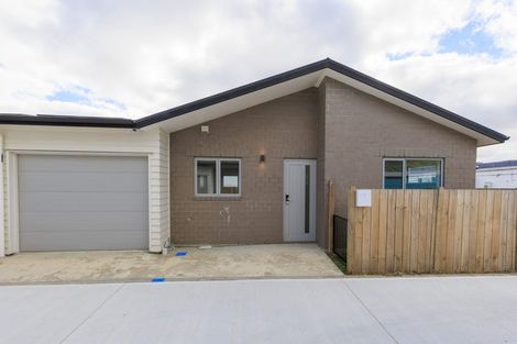 Photo of property in 2/12 The Strand, Wainuiomata, Lower Hutt, 5014