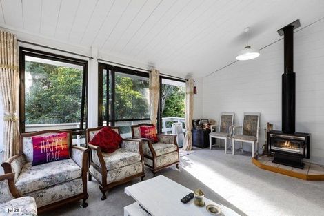 Photo of property in 43 Sartors Avenue, Northcross, Auckland, 0630