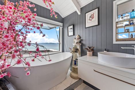 Photo of property in 47 Puriri Place, Sandspit, Warkworth, 0982