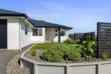 Photo of property in 4 Vardon Way, Waiwhakaiho, New Plymouth, 4312