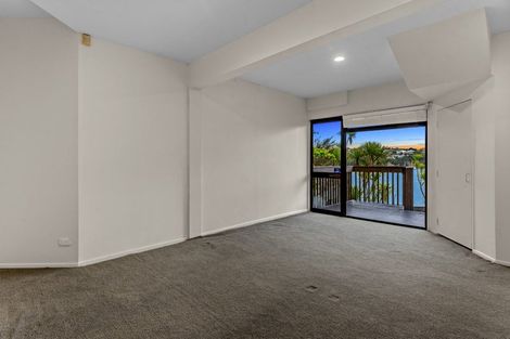 Photo of property in 2/102 Queen Street, Northcote Point, Auckland, 0627